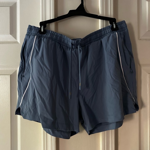 Fabletics Workout Set - Picture 2 of 4